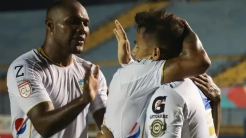 (VIDEO) Va por otro título: Juan Luis Anangonó mete a Comunicaciones en semifinales