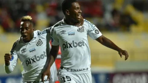 Uno regresa: Definido el futuro de Jhojan Julio y Bryan Angulo en Santos