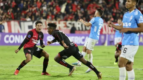 (VIDEO) Golazo y Asistencia de Djorkaeff Reasco en la victoria de Newells por Copa Sudamericana