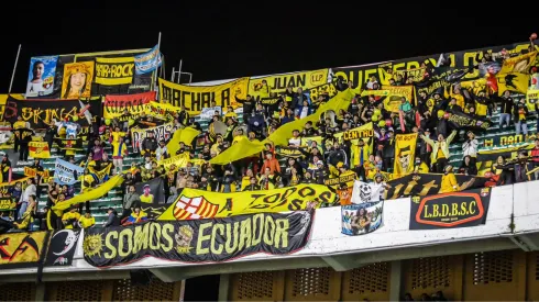 Los hinchas de Barcelona SC protagonizaron un problema en Bolivia. 
