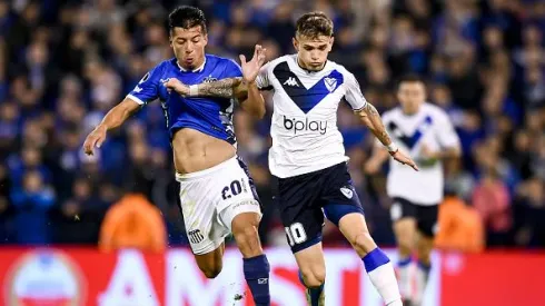 BUENOS AIRES, ARGENTINA – AUGUST 03: Luca Orellano of Velez fights for the ball with Alan Franco of Talleres during a Copa Libertadores quarter final first leg match between Velez and Talleres at Jose Amalfitani Stadium on August 03, 2022 in Buenos Aires, Argentina. (Photo by Marcelo Endelli/Getty Images)
