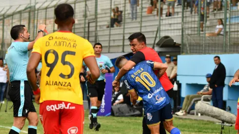 ¡Pero se justifica! César Farías se disculpa por los golpes al jugador de Delfín SC