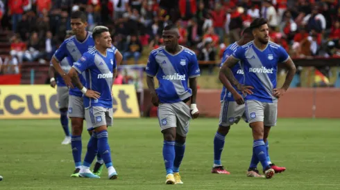 Emelec reclamó una mano como penal. 
