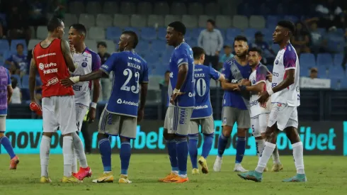 Emelec podría perder a dos jugadores por lesión. 
