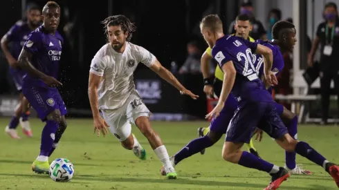 Inter Miami's Rodolfo Pizarro shakes off Orlando City's defense. (Getty)
