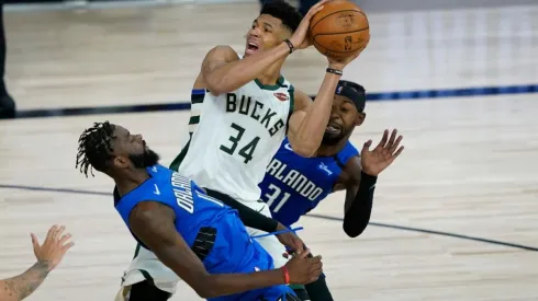 Giannis Antetokounmpo drives through the lane for a layup. (Getty)
