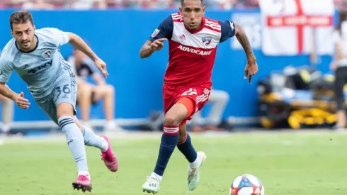 Sporting Kansas City vs. FC Dallas: Jesus Ferreira of FC Dallas (right) dribbles up field past Sporting Kansas City defender Luis Martins (Getty).
