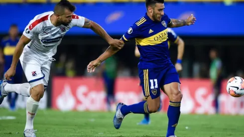 Eduardo Salvio of Boca Juniors (right) fights for the ball with Andrés Cadavid of Deportivo Independiente Medellín during a Group H match of the Copa Libertadores 2020 (Getty).
