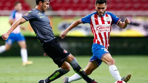 Chivas and Atlas clash in another edition of one of the best derbies in Mexico. (Getty)
