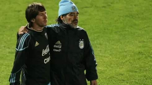 Messi and Maradona during training. (Getty)
