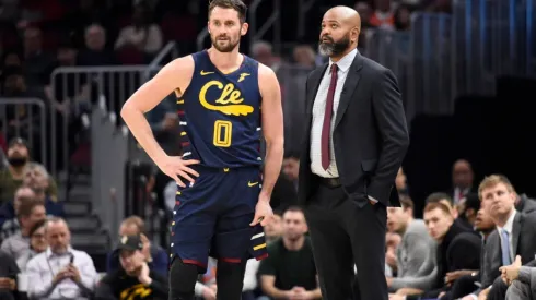 Kevin Love and head coach JB Bickerstaff. (Getty)
