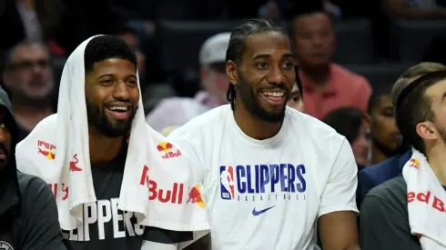 Paul George (left) and Kawhi Leonard (right) during a Clippers game. (Getty)
