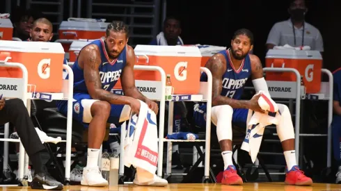 Kawhi Leonard (left) and Paul George (right) during the 2020 NBA preseason. (Getty)
