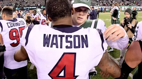 Deshaun Watson and Sam Darnold could exchange teams this offseason. (Getty)
