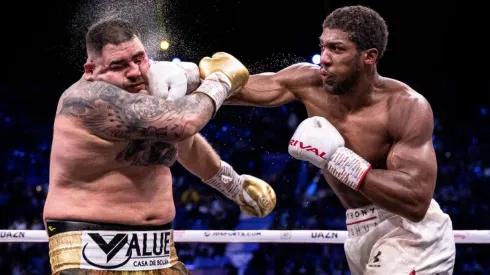 Anthony Joshua (r) punches Andy Ruiz Jr during the IBF, WBA, WBO & IBO World Heavyweight Title Fight (Getty)
