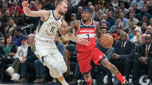 Domantas Sabonis guarding Bradley Beal. (Getty)
