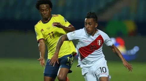 Yerry Mina of Colombia (left) and Christian Cuevas of Peru (Getty).
