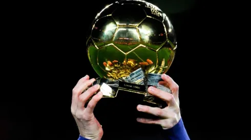 Lionel Messi holding the Ballon d'Or in 2016.
