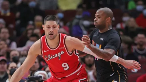 Nikola Vucevic of Bulls (left) and PJ Tucker of Miami
