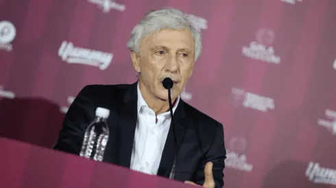 Head coach Pekerman of Venezuela