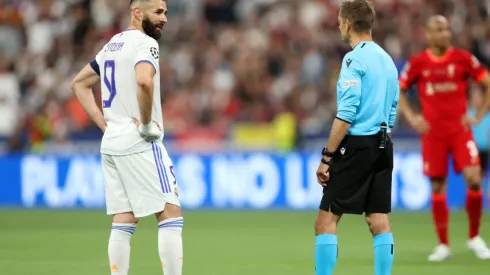 Benzema with referee
