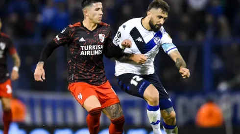 Enzo Fernandez of River Plate fights for the ball with Lucas Pratto of Velez
