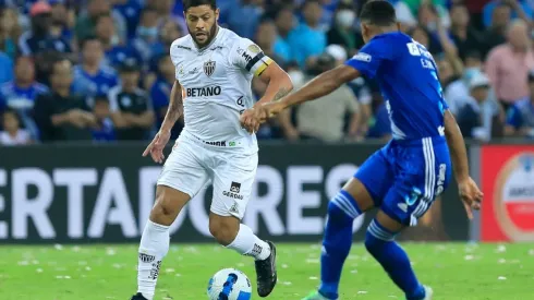 Hulk of Atletico Mineiro competes for the ball with Eddie Guevara of Emelec
