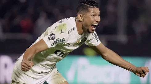 Rony of Palmeiras celebrates after scoring the secon goal of his team
