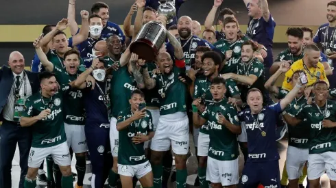 Felipe Melo and Gustavo Gomez of Palmeiras lift the Copa Libertadores trophy
