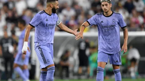 Karim Benzema of Real Madrid shakes hands with Federico Valverde
