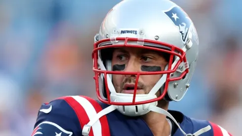 Brian Hoyer will take the reins of the Patriots while Mac Jones is out.
