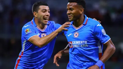 Michael Estrada and Erik Lira of Cruz Azul
