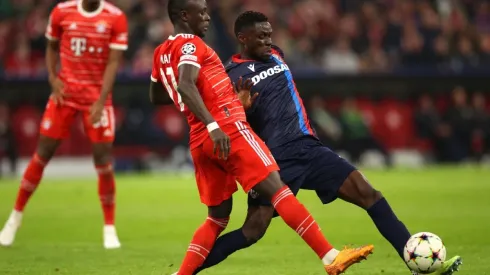 Sadio Mane of Bayern Munich battles for possession with Modou Ndiaye of FC Viktoria Plzen