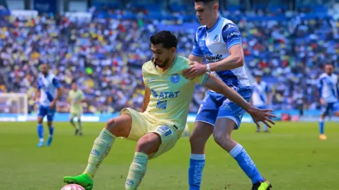 Henry Martin of Club America and Israel Reyes of Puebla
