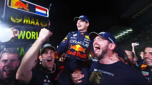 Max Verstappen celebrates with his team after the F1 Grand Prix of Japan
