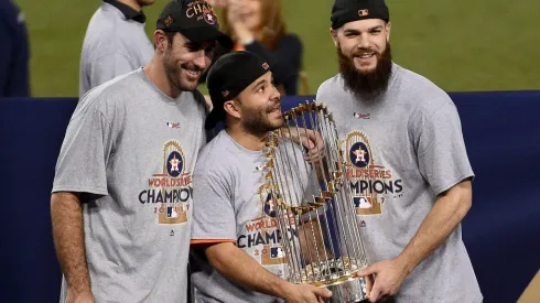 The 2017 Houston Astros hoist the Commissioner's Trophy
