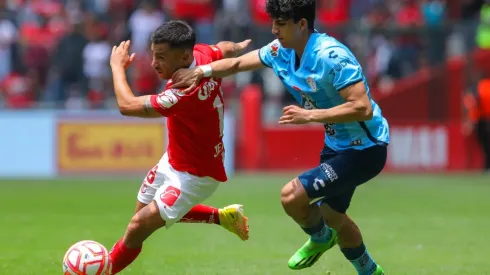 Jean Meneses of Toluca and Kevin Alvarez of Pachuca
