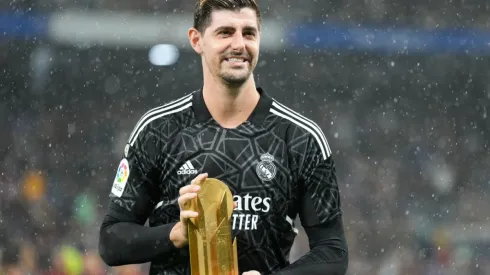 Thibaut Courtois presenting the Yashin Trophy.
