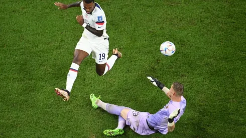 Haji Wright of United States and Andries Noppert of Netherlands