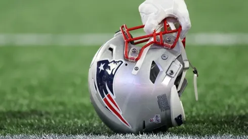 New England Patriots helmet – NFL 2022
