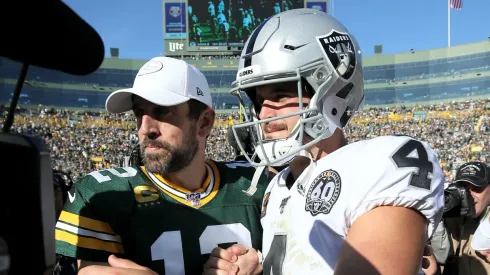 Aaron Rodgers (left) and Derek Carr.

