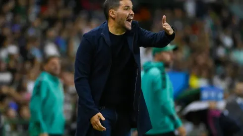 León, Guanajuato, 19 de marzo de 2023. Nicolás Larcamón, director tecnico , durante el partido de la jornada 12 del torneo Clausura 2023 de la Liga BBVA MX, entre los Esmeraldas del León y los Guerreros de Santos Laguna, celebrado en el estadio León. Foto: Imago7/ Sebastian Laureano Miranda
