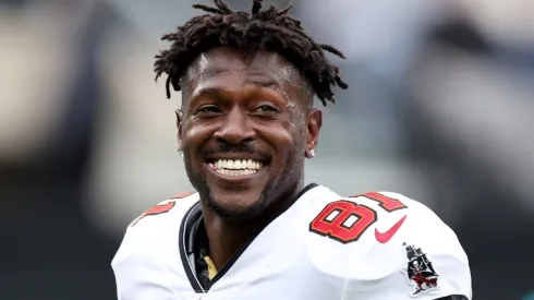 Antonio Brown during a game between the Tampa Bay Buccaneers and the New York Jets
