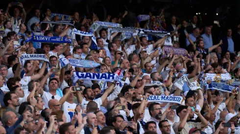 Aficionados del Real Madrid durante un partido de Champions League contra el Manchester City en el Estadio Santiago Bernabeu