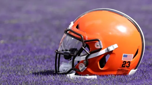 Cleveland Browns helmet – NFL 2019
