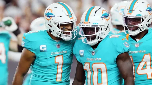 Tua Tagovailoa (left) with Tyreek Hill (right) – Miami Dolphins (NFL 2022)
