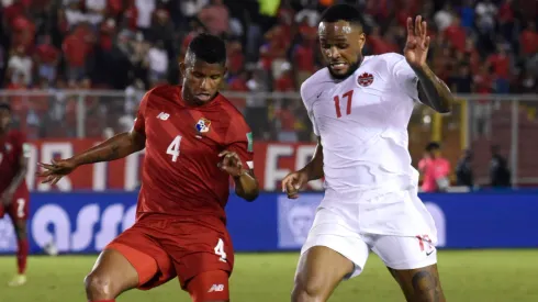 Fidel Escobar of Panama and Cyle Larin of Canada
