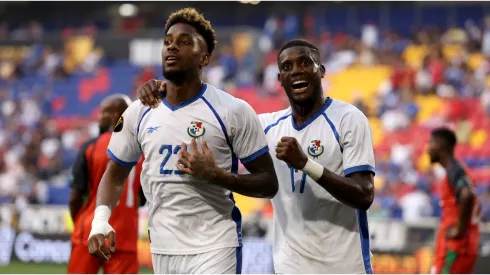 Michael Amir Murillo #23 of Panama celebrates his goal with teammate José Fajardo #17
