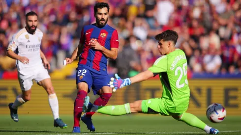 Ilkay Gündogan scores for Barcelona against Real Madrid