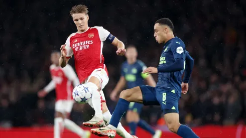 Martin Oedegaard of Arsenal and Sergino Dest of PSV Eindhoven battle for possession.

